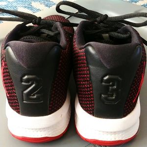 Air Jordan B Fly Size 5Y Like New